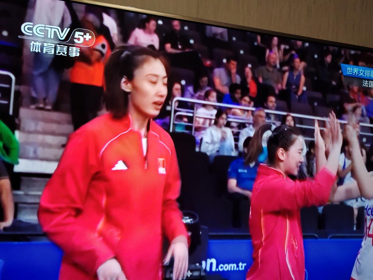 6月19号世界女排联赛土耳其站的比赛，中国女排对阵法国女排，第一局中国女排25：