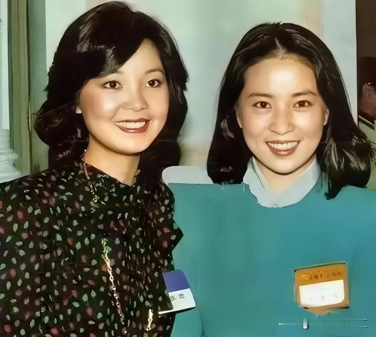 早年一代传奇邓丽君和著名女星林凤娇的合影
       1979年，26岁的邓丽