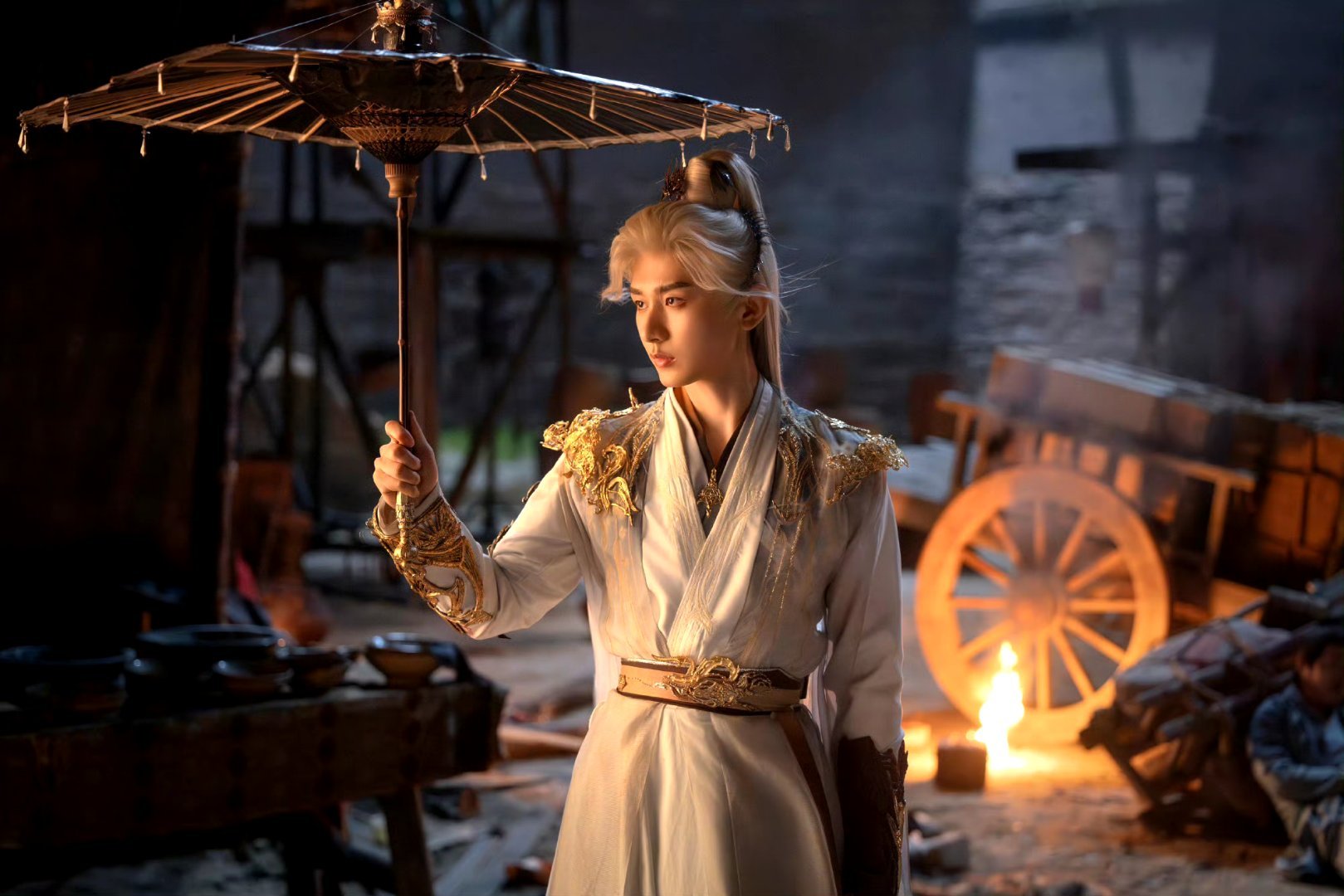 成毅长安二十四计cy成毅谢淮安 “凋落的每朵花瓣会在盛夏盛开，随爱意赠予你”成毅