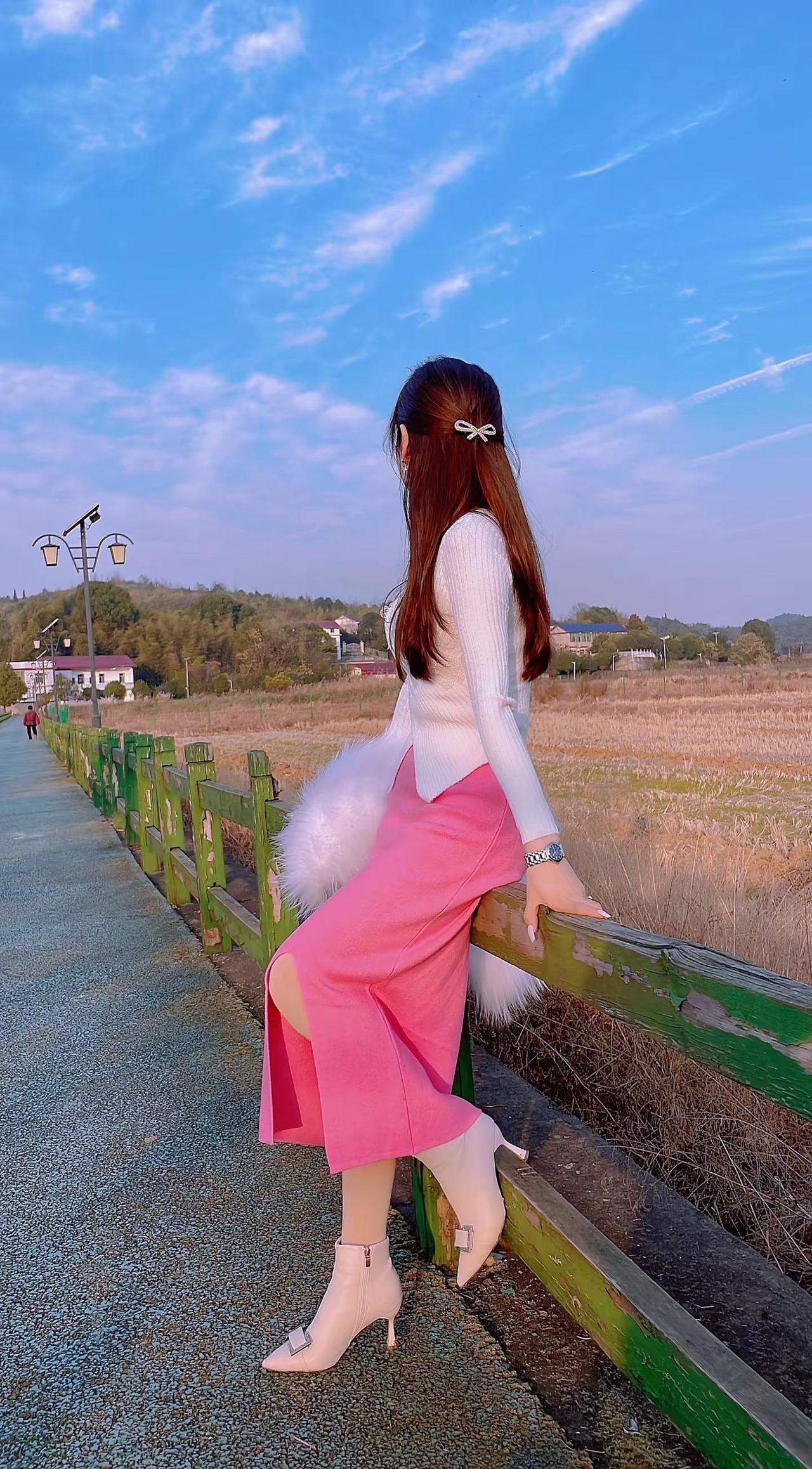 哪有什么完美的人生，能让你开心的人就是对的人，自己喜欢的日子就是好日子