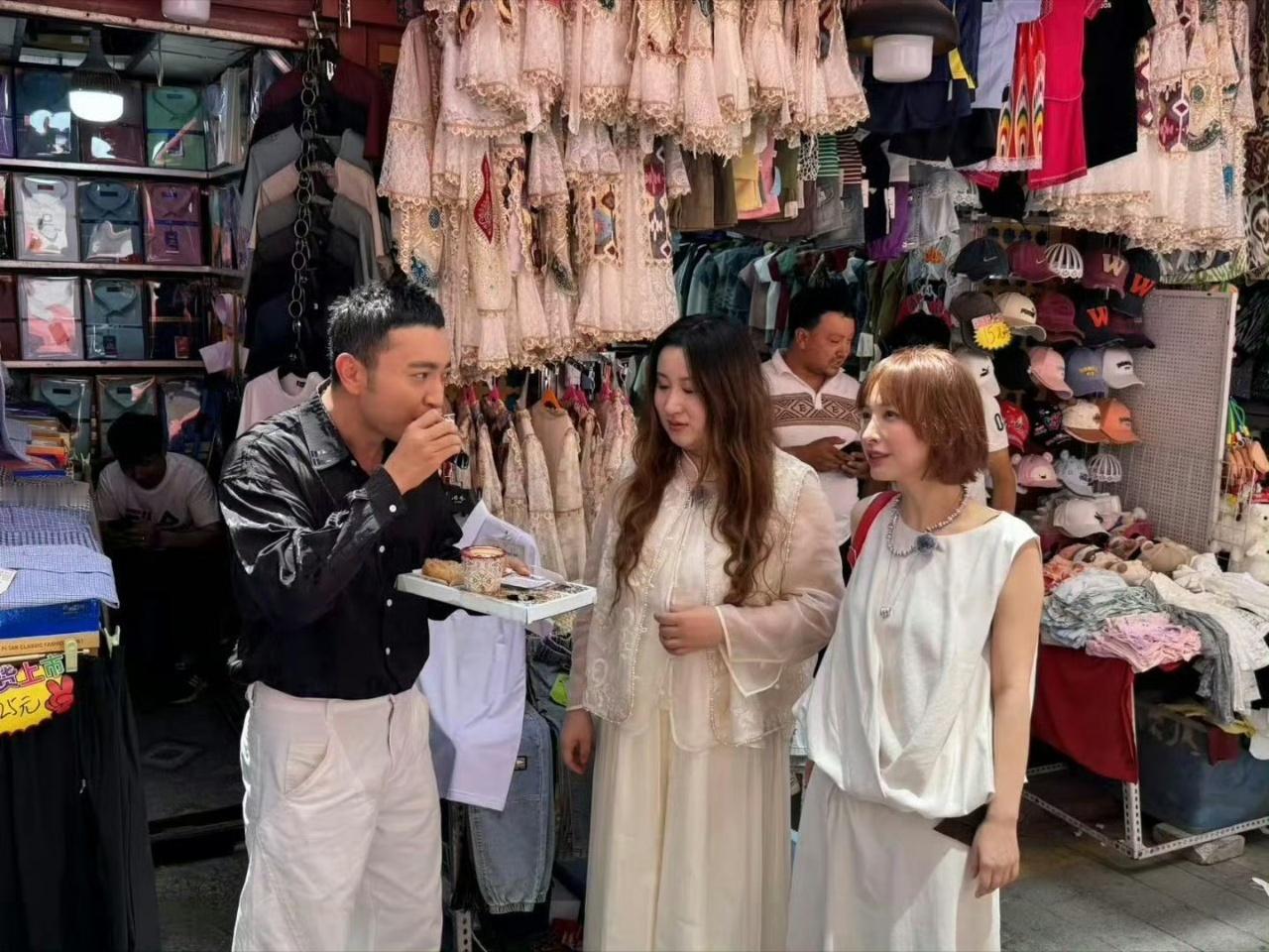 娱乐[超话]尼格买提有新朋友了衣锦天下中式美学衣锦天下中式美学牛牛的。 ​​​