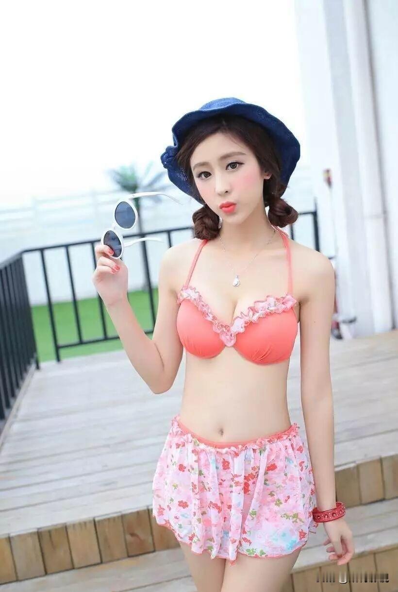 如何区分内衣和泳装内衣模特 内衣正常穿搭，无不良引导 
宝子们！夏日出片的小心机