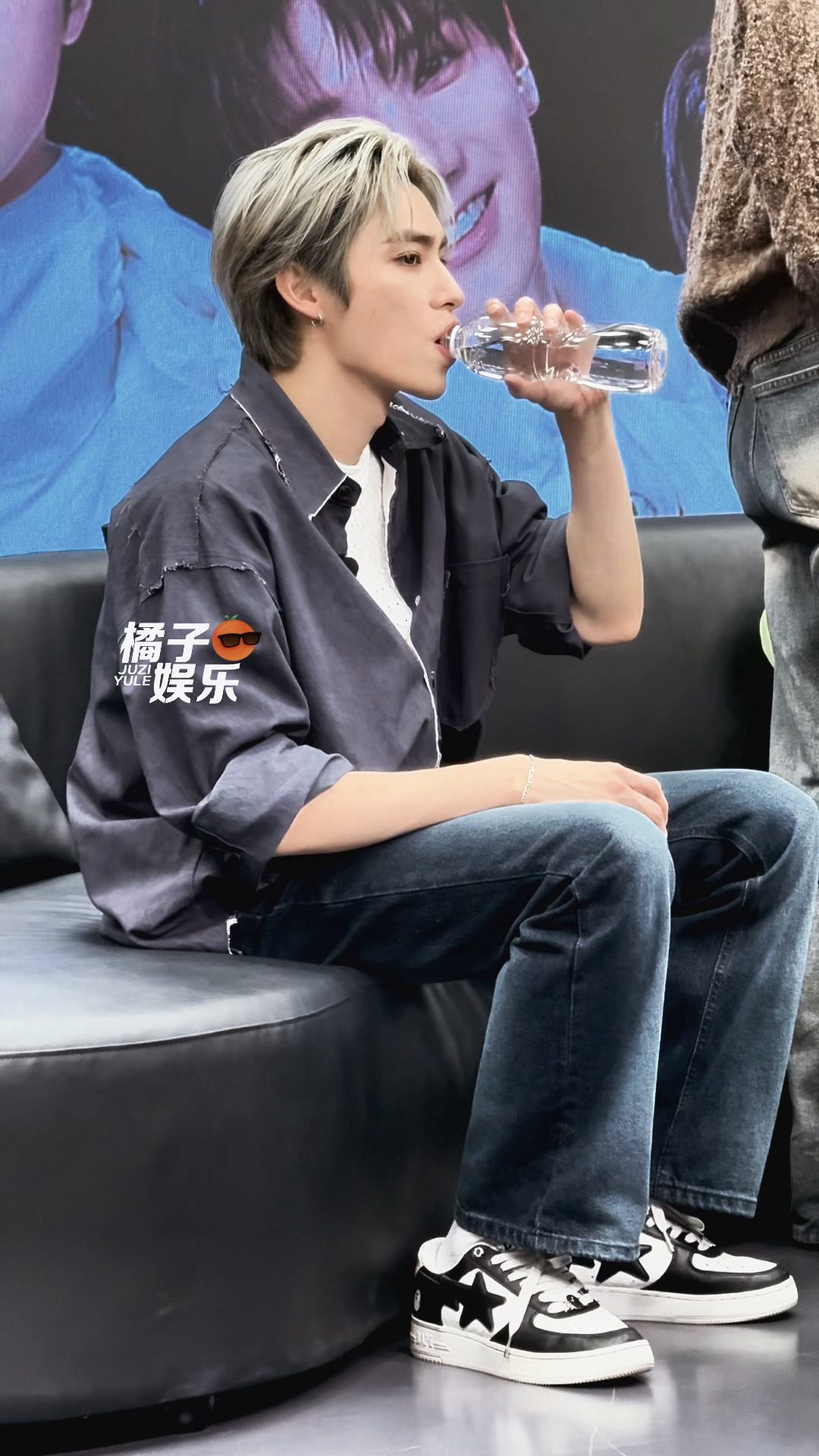 下颌线锋利的可以削苹果的肖俊肖俊下颌线锋利的可以削苹果