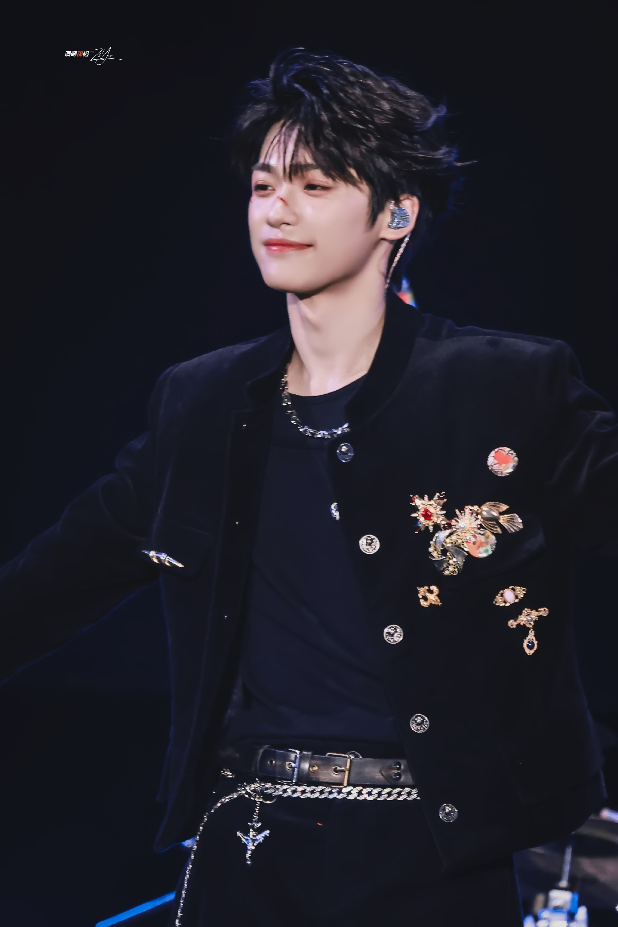 🔮 “清风过星夜 阳光洒入身边 即使这个世界荒芜 你依旧温柔”