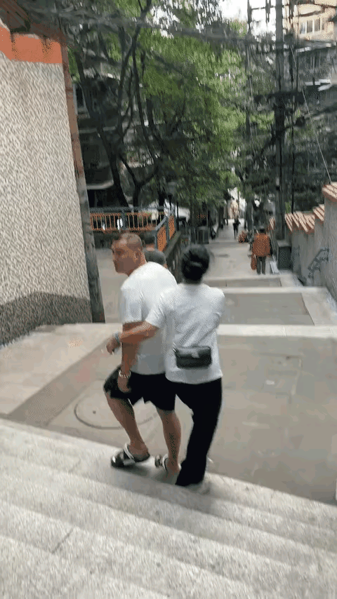 勇敢者付出的痛苦代价，是他们冒险生涯的闪闪勋章。