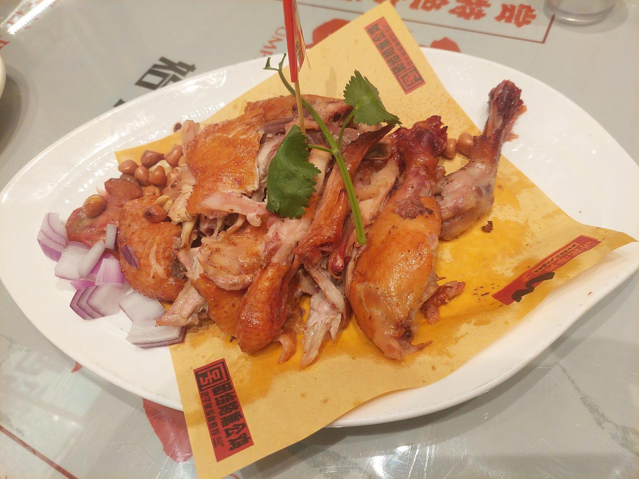 豪横的老妈，终于在两次要请客的情况下，我们没让她花，第三次，中秋节请我们吃饭了，