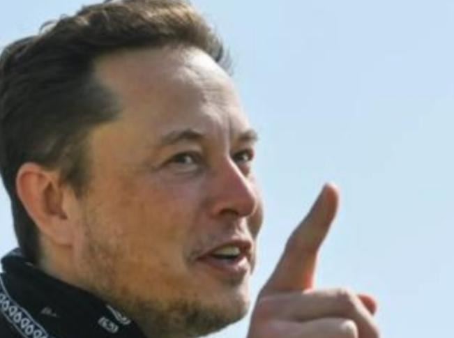 美国慌了？马斯克紧急发声，语出惊人：“唯一能让美国摆脱债务危机、避免破产的办法，