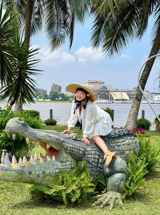 被西非的雄狮滋尿做标记了🦁