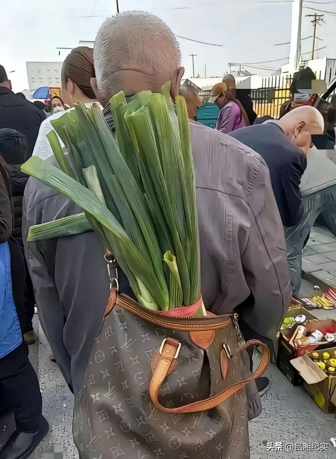 大爷，我想买你包内的大葱，带包一起，二百卖不？[黑脸]