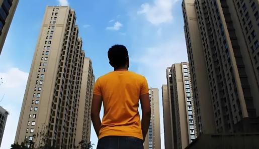 “软饭硬吃！”12月2日报道，辽宁大连，男子和一丧偶女子结婚后，住在女子婚前买的