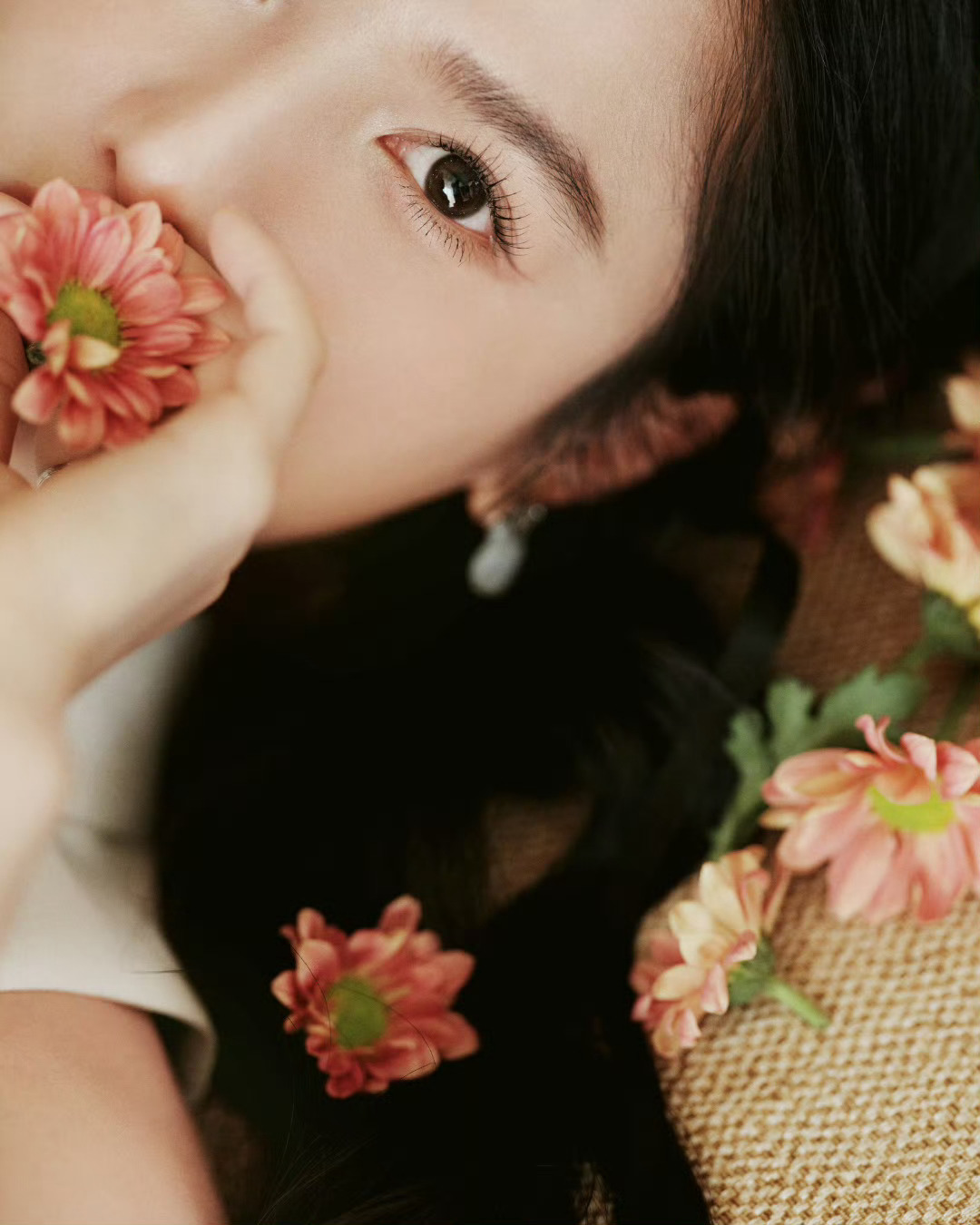 张婧仪《惜花芷》见面会💐好明媚好春天的小女孩，每一朵花儿在她身上都好相配🌷?