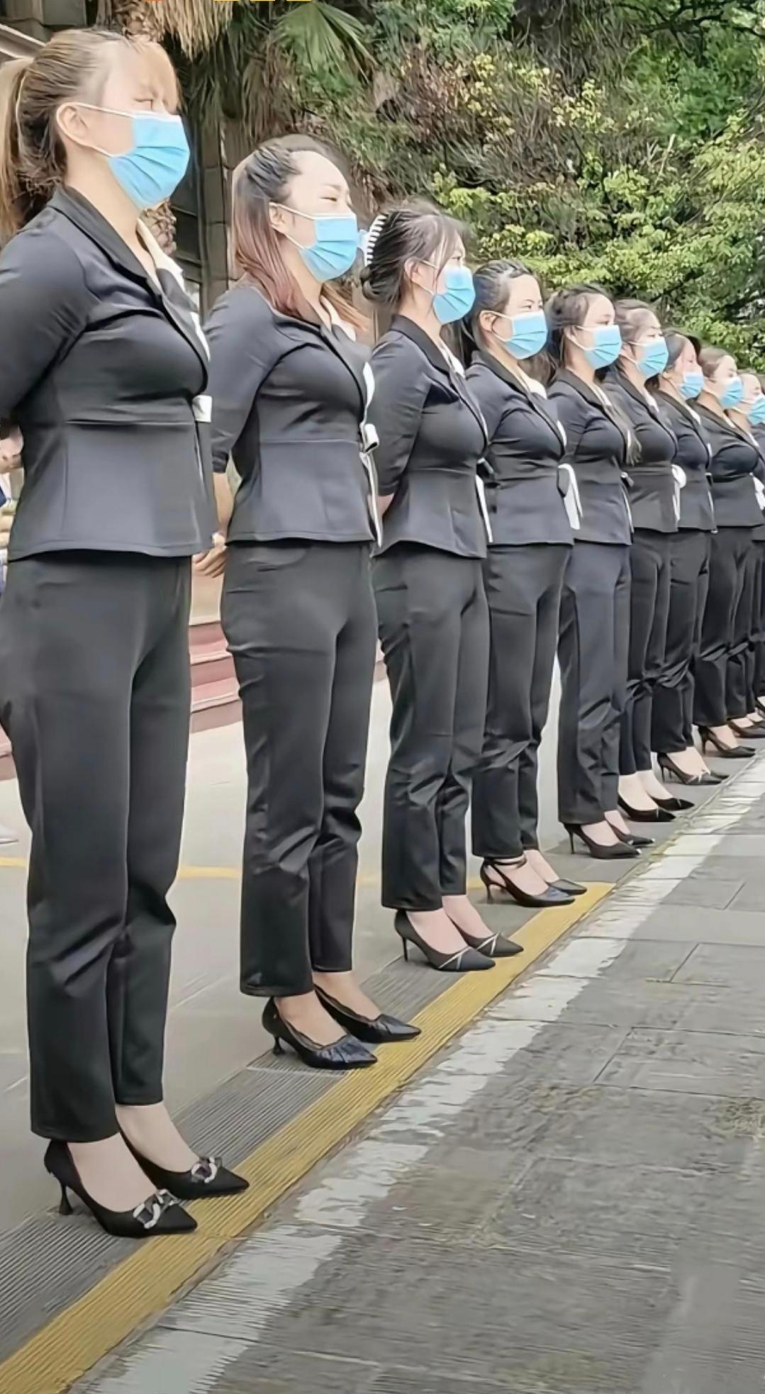 吃苦不是蹲马步熬通宵，而是给大脑做定向增肌。
哈佛刚测完：瞎忙一年，职业韧性只涨