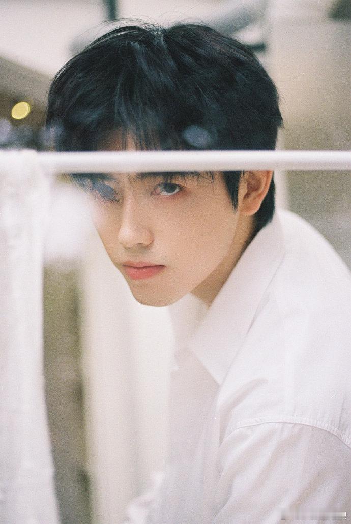 陈飞宇 剧生体质名不虚传，角色不重样、部部有热度，这次央视新剧直接领跑，天生吃演