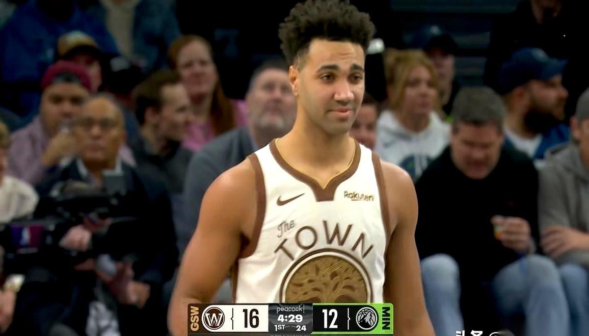 勇士队中锋TJD，今天算是把天上掉下来的馅饼，直接扔地上了。
主力大面积缺阵，教