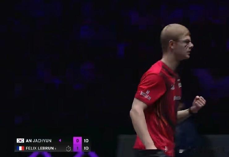 WTT重庆冠军赛的赛场上，作为法国男子乒乓球队的绝对核心，也是世界一流的男单选手