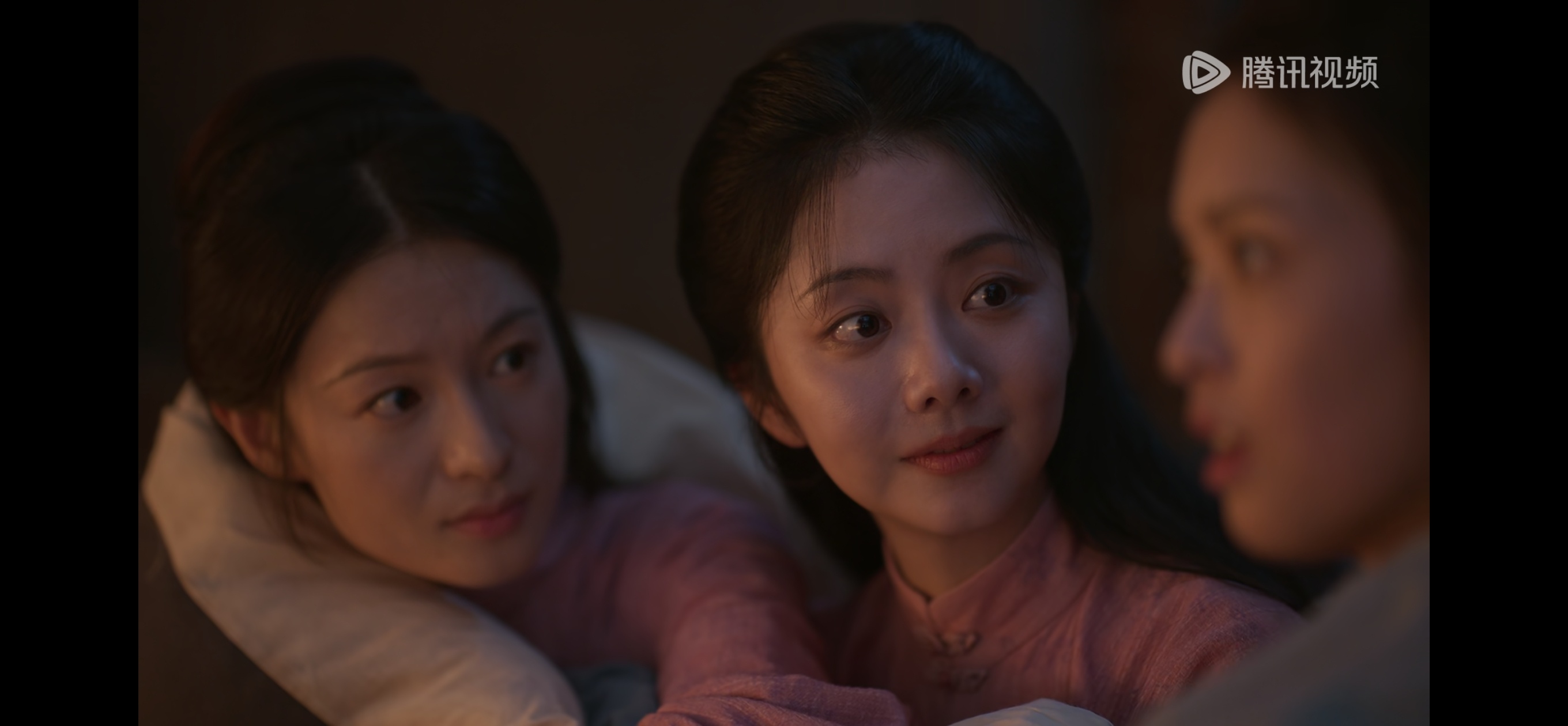 李嘉鑫在剧里没有平时照片出彩，在四个丫鬟里底子最差的一个了 ​​​