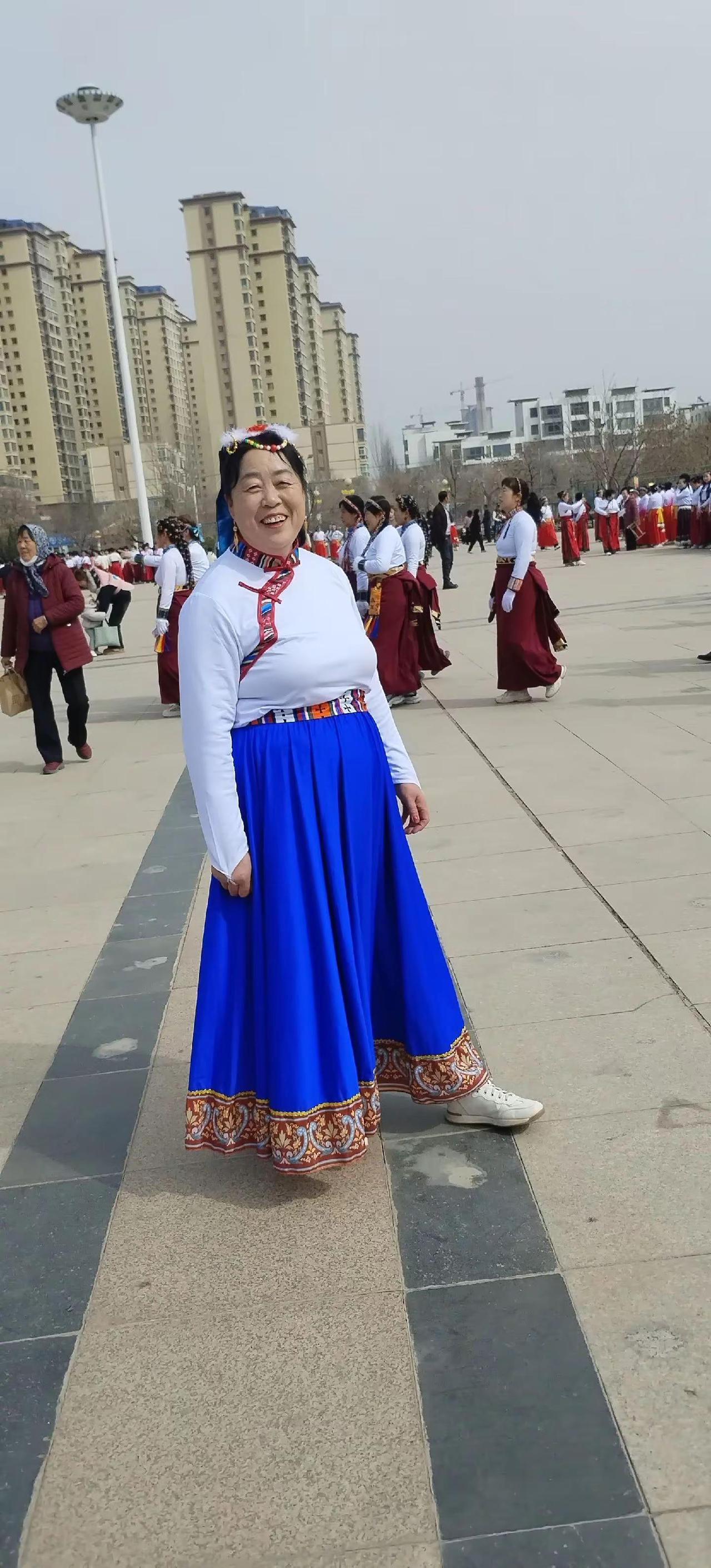 民族舞蹈舞出民族特色 少数民族服饰 演出现场拍摄