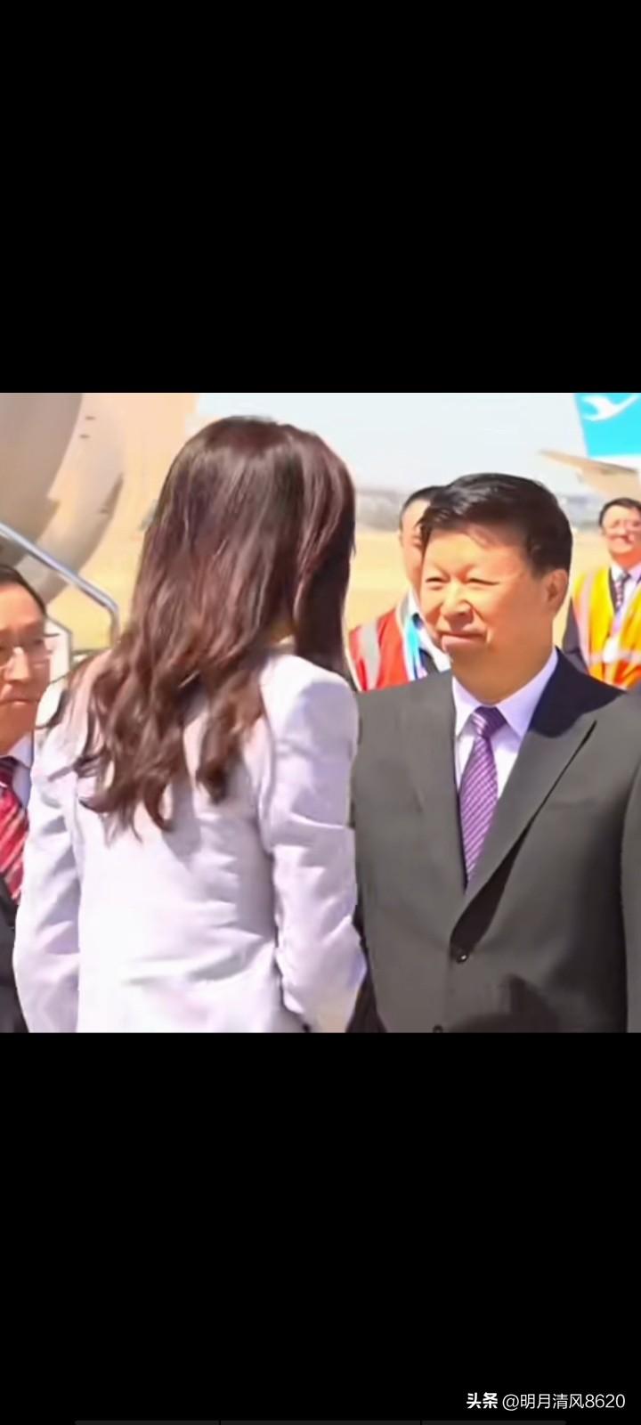 郑丽文踏春抵沪

时隔十年之后，中国国民党主席再次访问中国大陆，不同的是，上次是