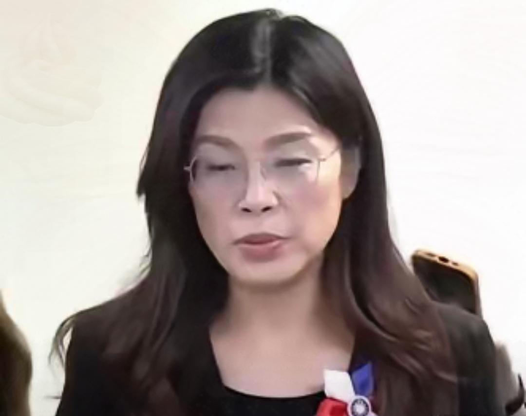 大陆不傻！
台湾必须统一！
上台不久的台湾国民党主席耍的什么鬼把戏！刚开始还觉得