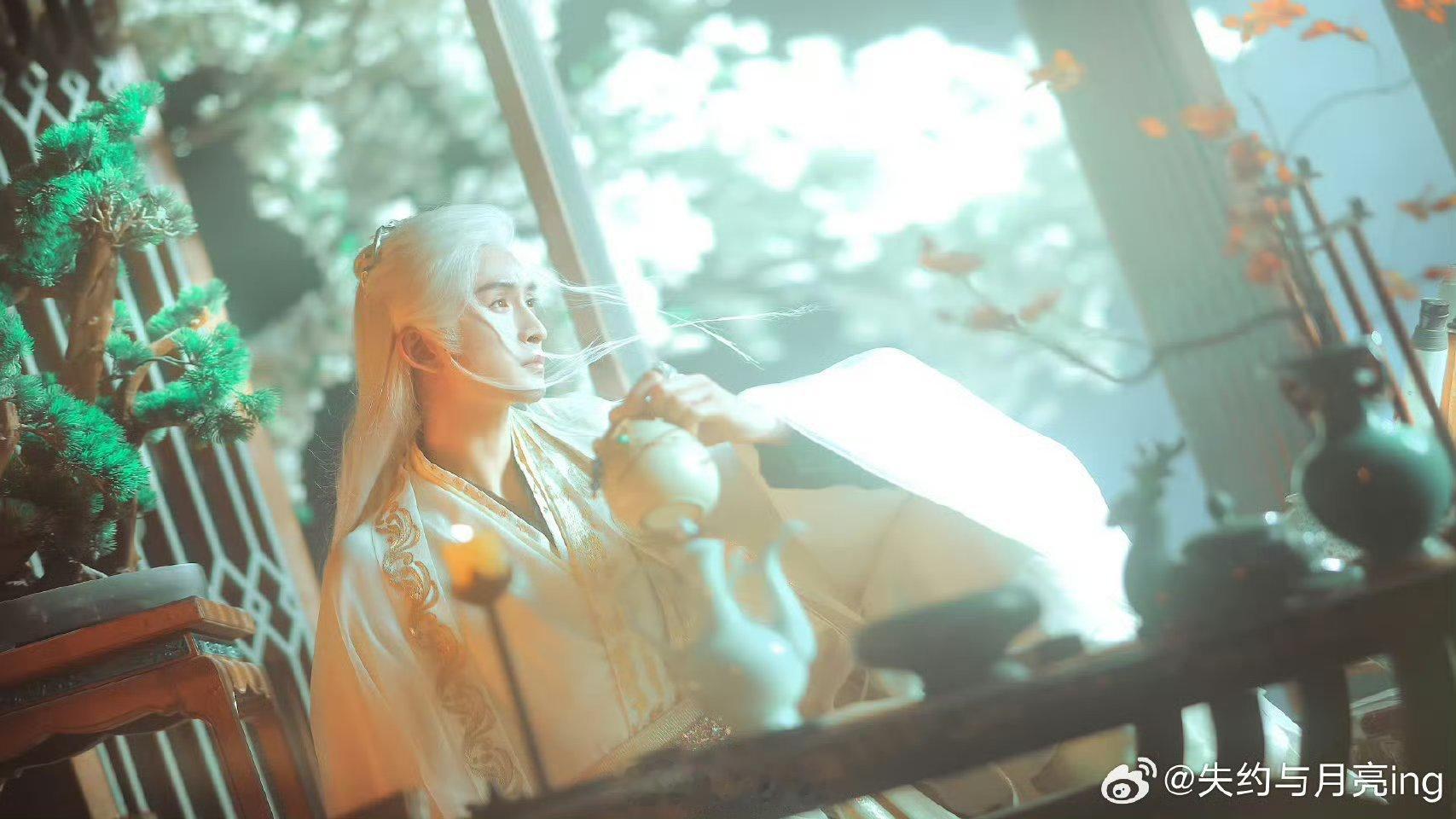 张云龙妖系妆造神性美张云龙那妖系妆造绝了！眼尾上挑带点狠劲，眼神又冷又勾人，整个