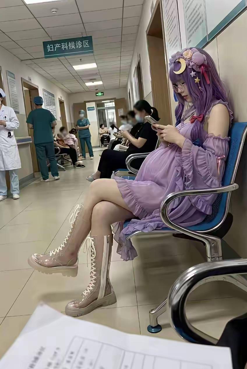 天呐，
真的狠狠开眼界了！
现在的孕妈妈也太会了，
就算怀着孕，
依旧把自己打扮