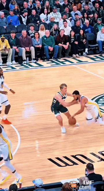 库里手感热起来，全场都沸腾！