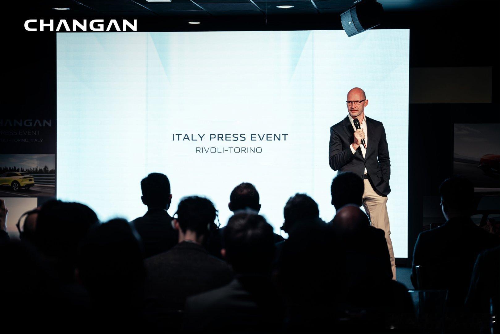 以都灵风华为卷，长安设计中心演绎东方匠心邀意大利笔耕者，于试驾中品读深蓝双车魅力