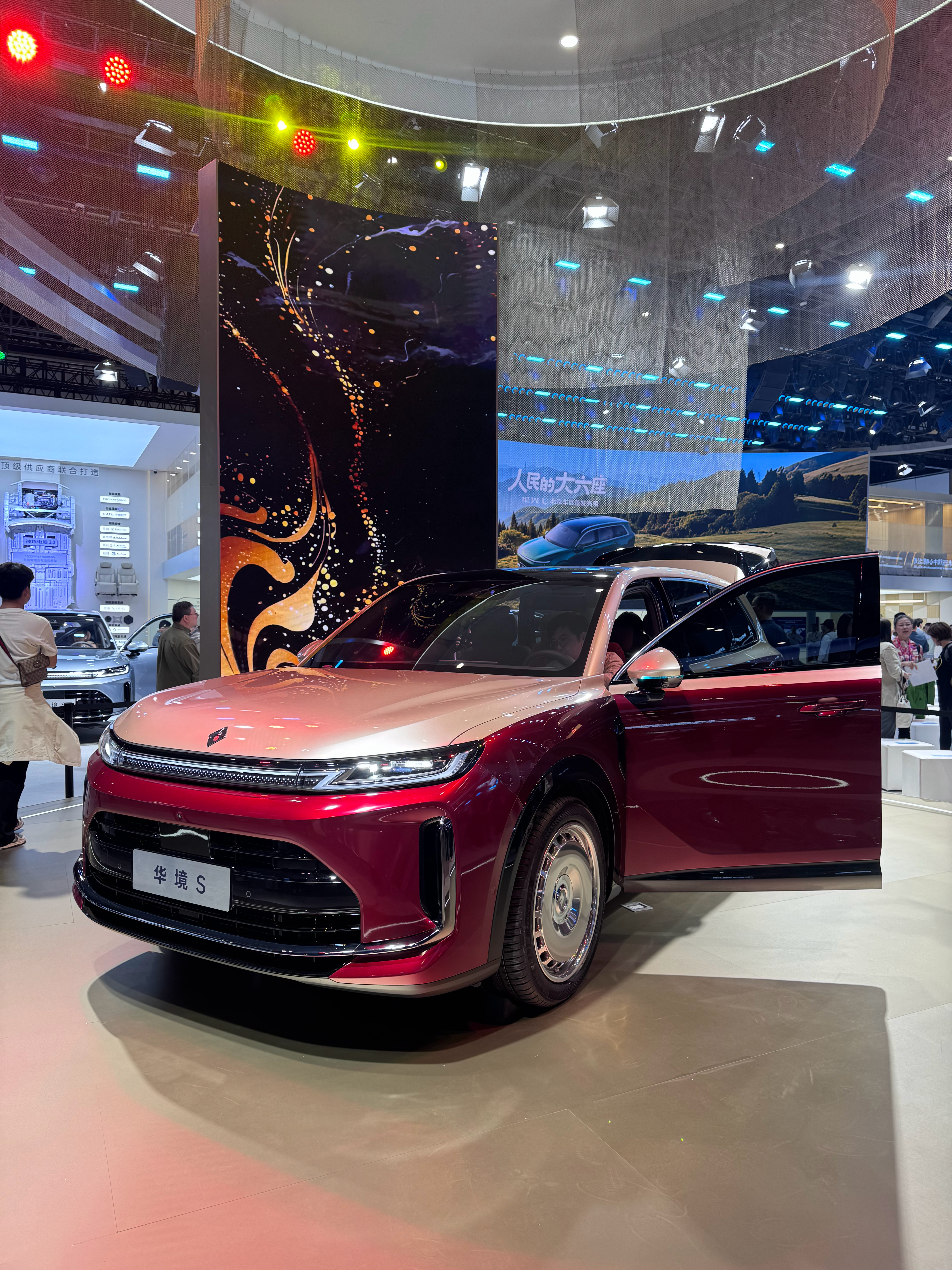 逛了一天车展，手机里就这几张图长城的V8超跑双拼大饼轮毂的华境S我的智己L6启境