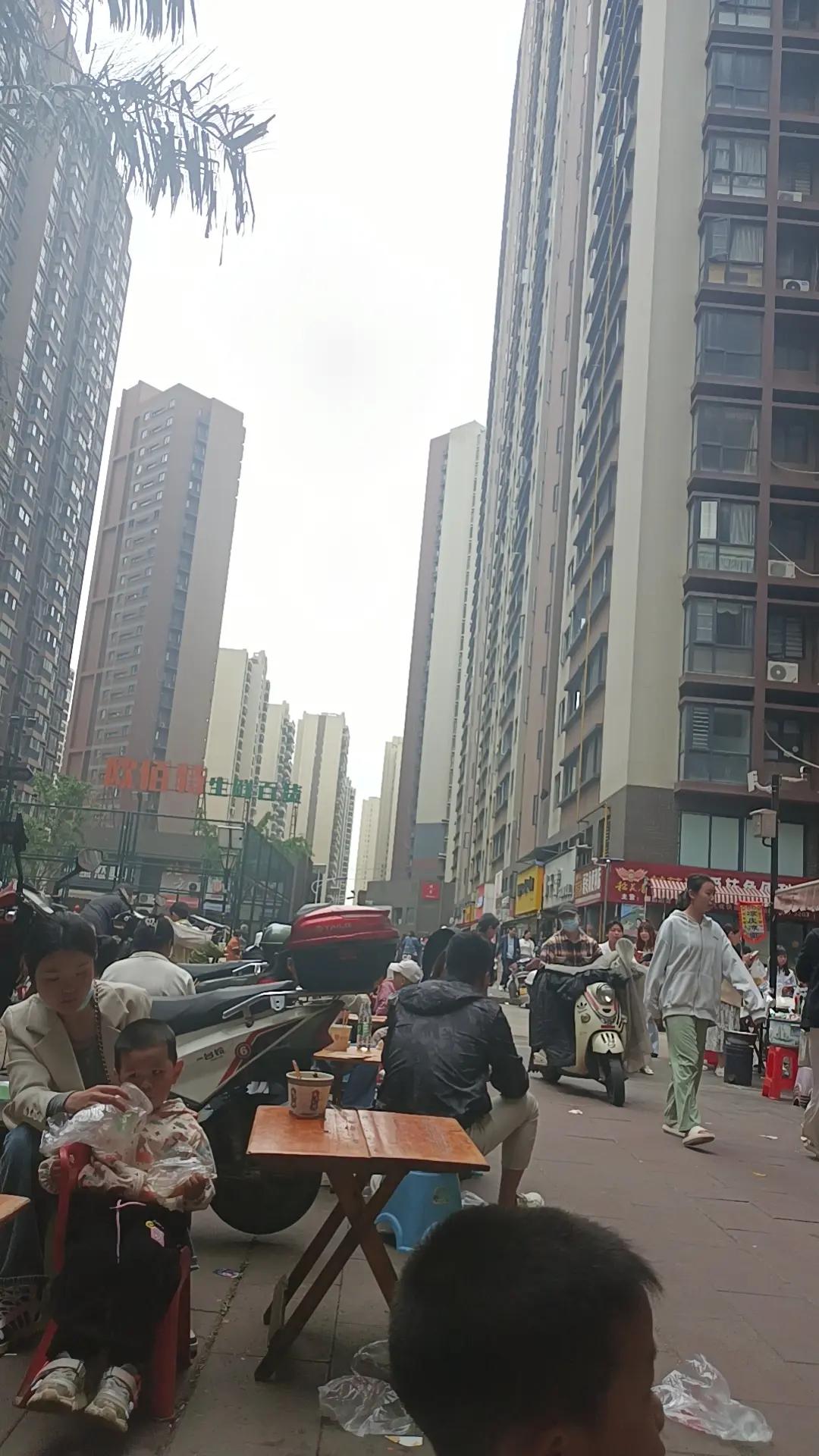 35+的你，存款多少才不需要焦虑？
今天刷到一条评论：房产几千万、股市上千万，年