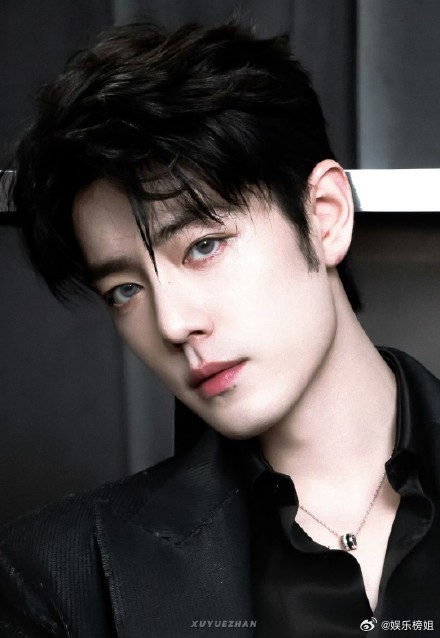 肖战十日终焉灰瞳不管了我接，肖战是不是没戴过美瞳，除黑色外 