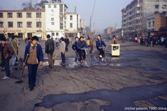 1990年的四川江油老照片，人间烟火气满满，令人怀念。摄影:Miche...