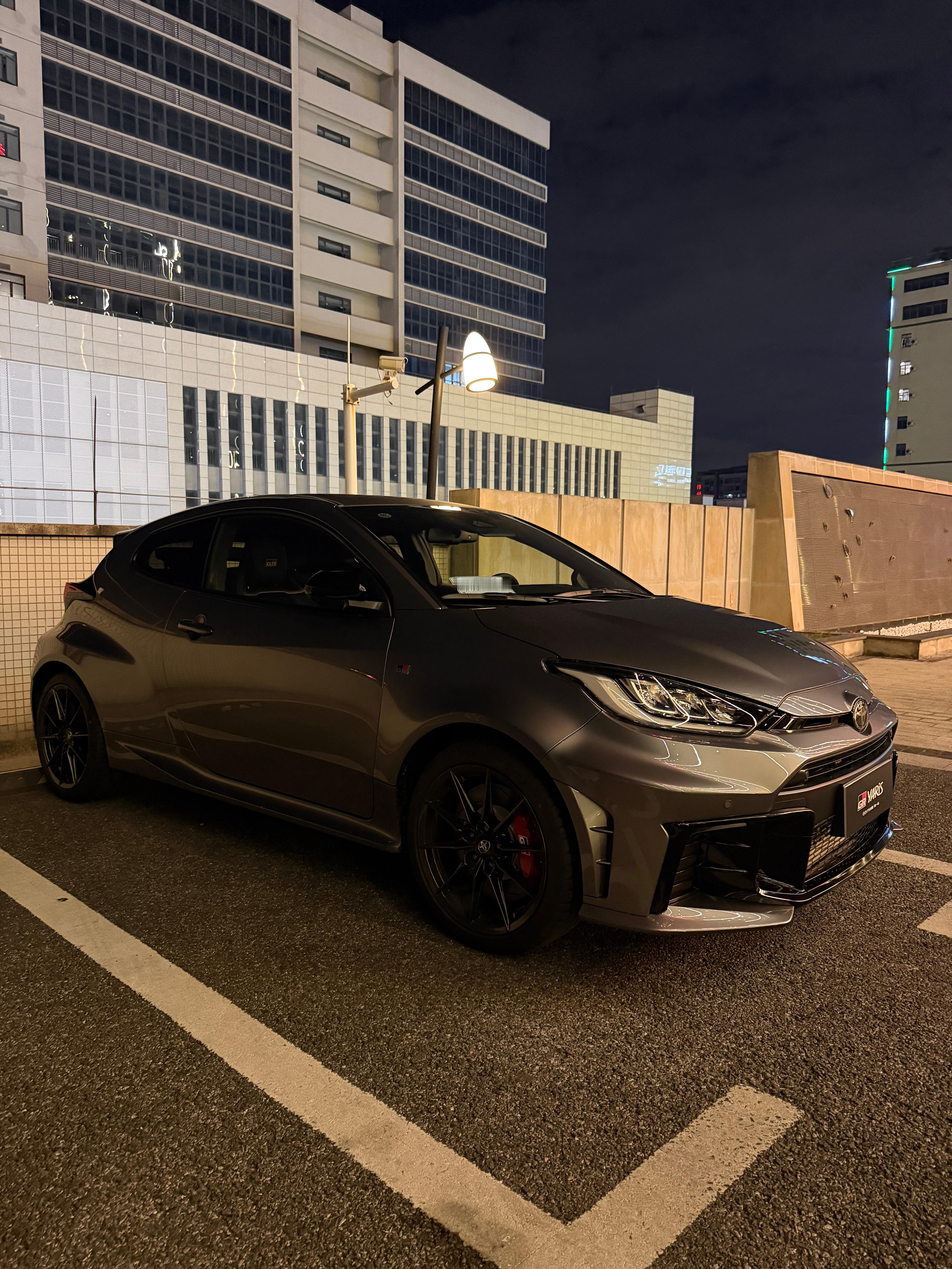 来参加GR车主的活动虽然我还没提上车……不过在酒店楼下就撞着一台好家伙 今晚梦里