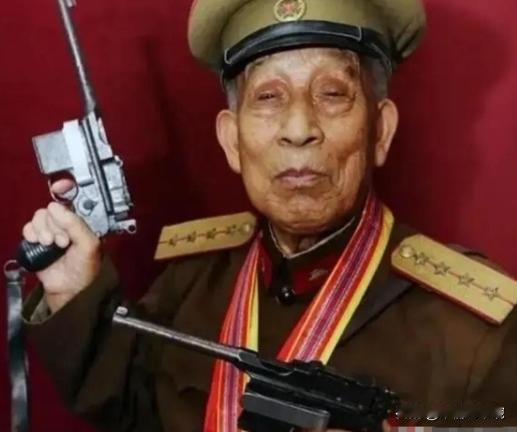 1996年，滕西远私藏两支手枪，民警让他上交，可他却表示，这两支枪，一支是粟裕大