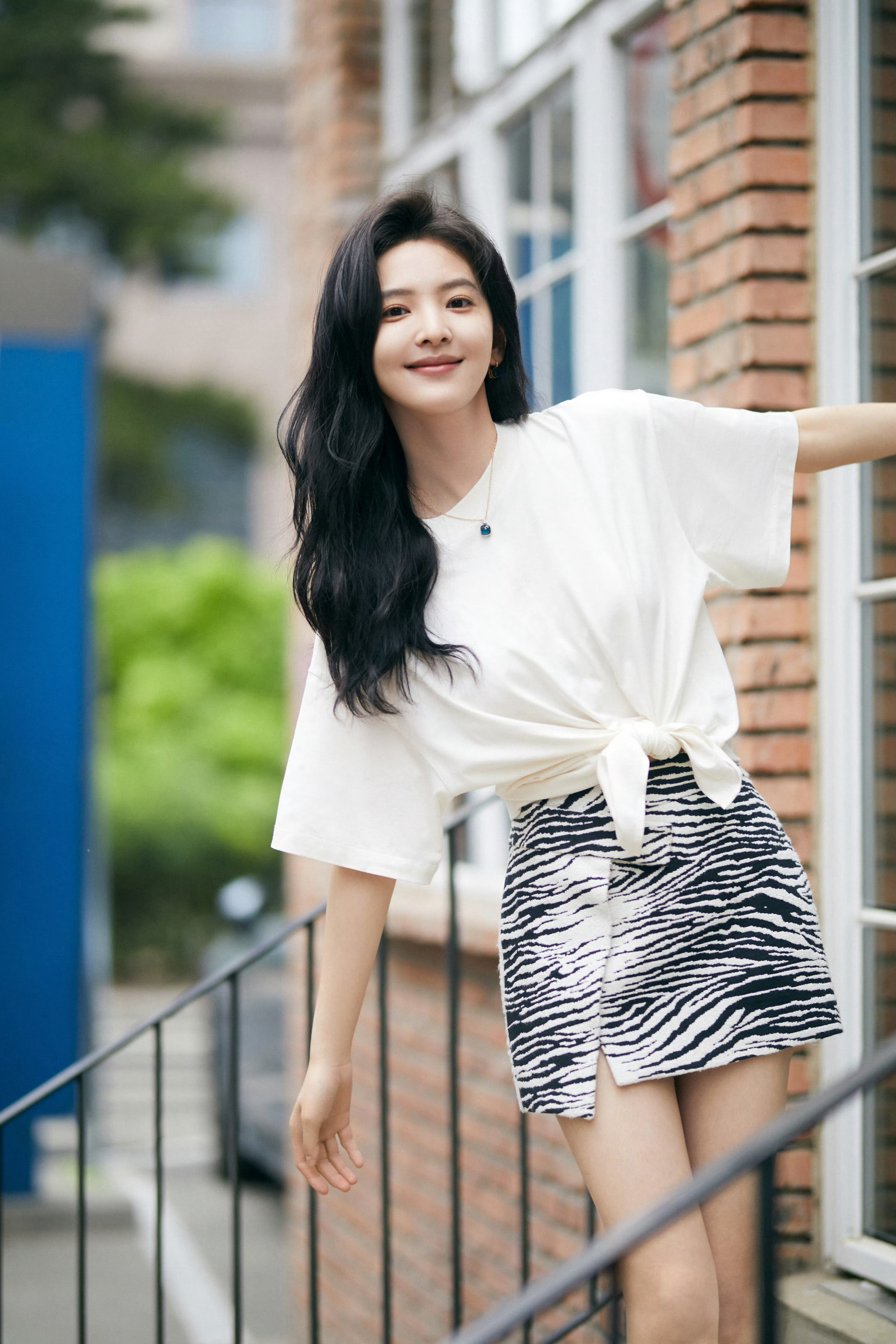 章若楠少女图集，白衣短裙，活力满满 ​​​