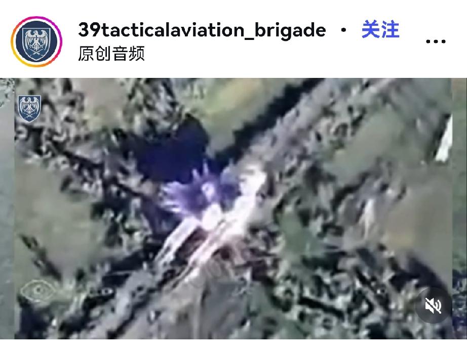 据报道，乌克兰空军第239战术联队的苏-27战斗机，对一座敌方重要后勤桥梁，发动