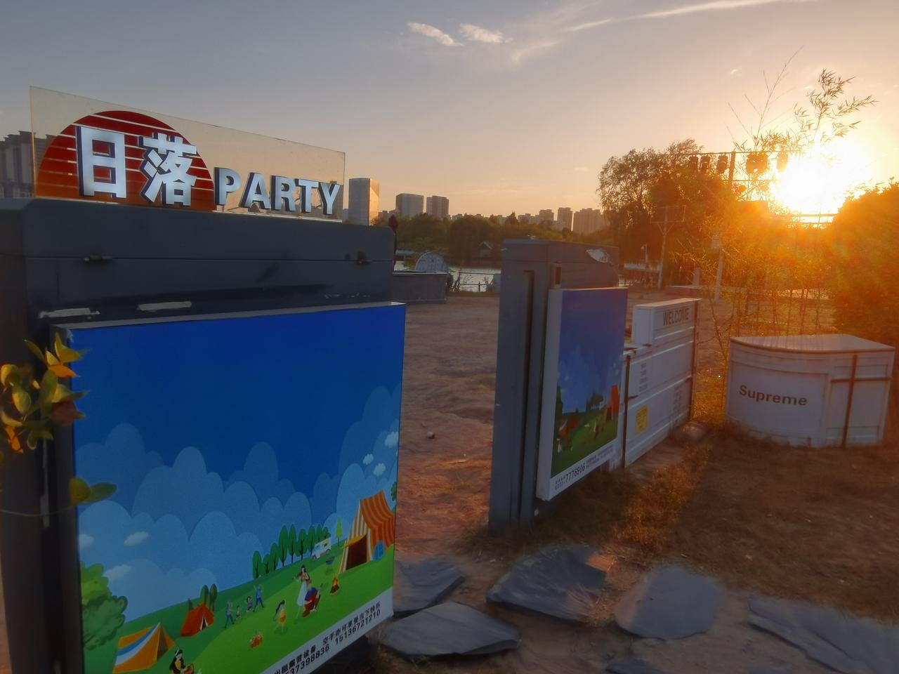 夕阳无限好，晚霞别样美。这几天，华北地区天气晴朗，温度适中，正是秋游好时节。
风