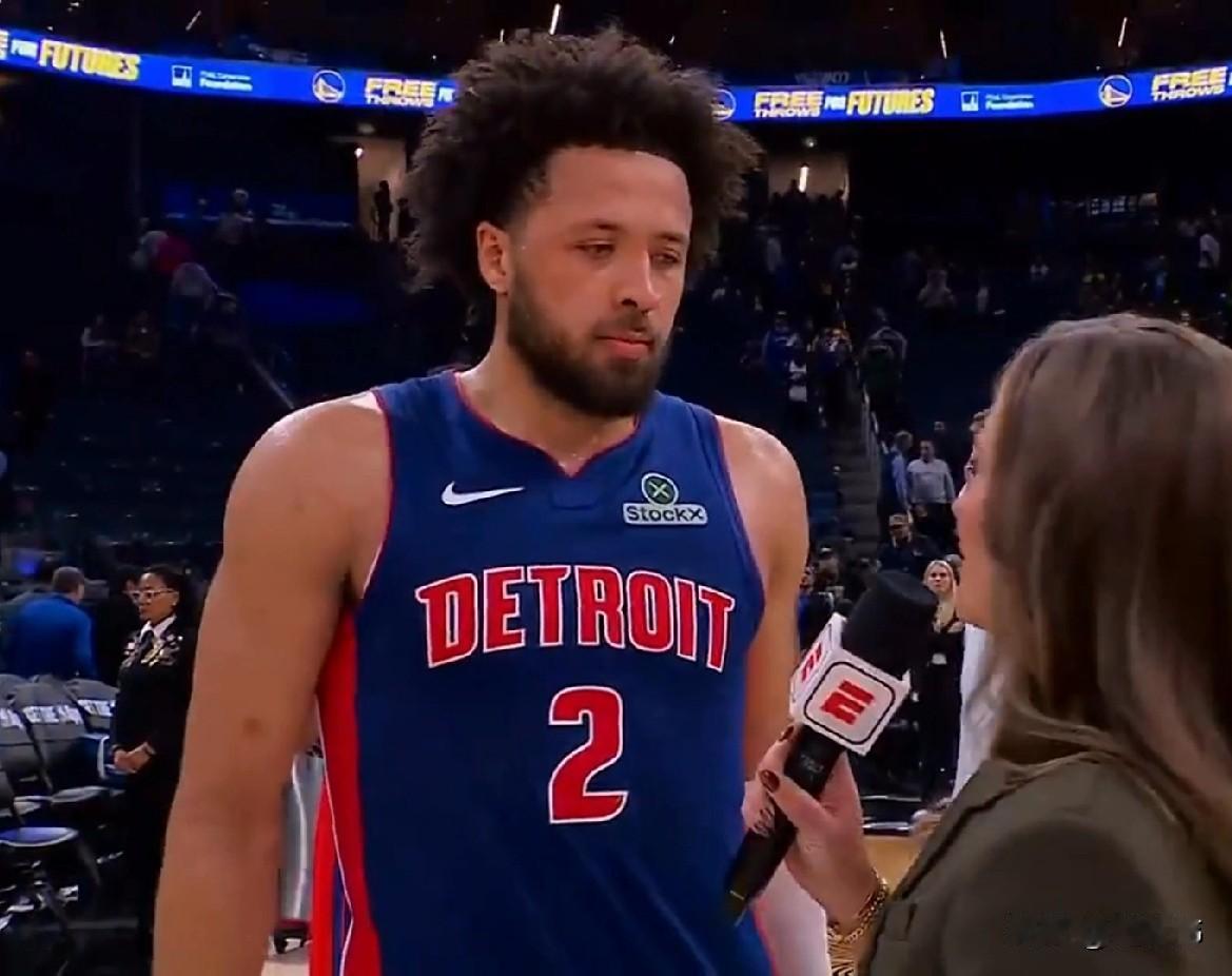 远离伤病！坎宁安谈库里：

“库里受伤了。”

“希望他没有大碍。”

“库里是