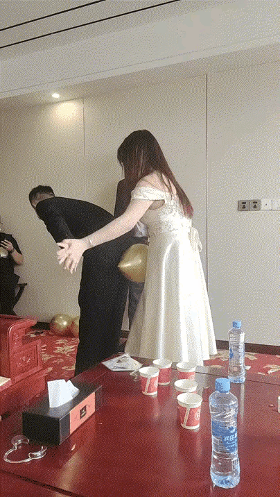 美女还是太年轻，力道不够啊。