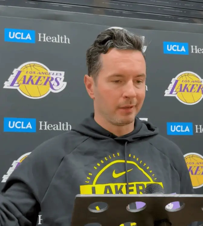 雷迪克谈湖人联防：“首先是从建立我们的防守开始，同时也能消耗一些进攻时间……我们