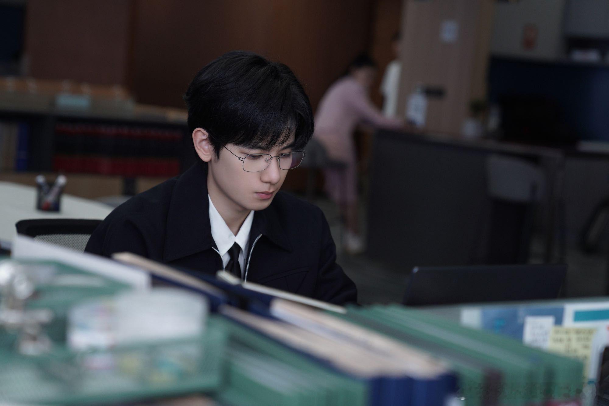 胡先煦曾回应AI对演员的冲击胡先煦说告诉观众我能比AI做的好面对AI带来的行业挑