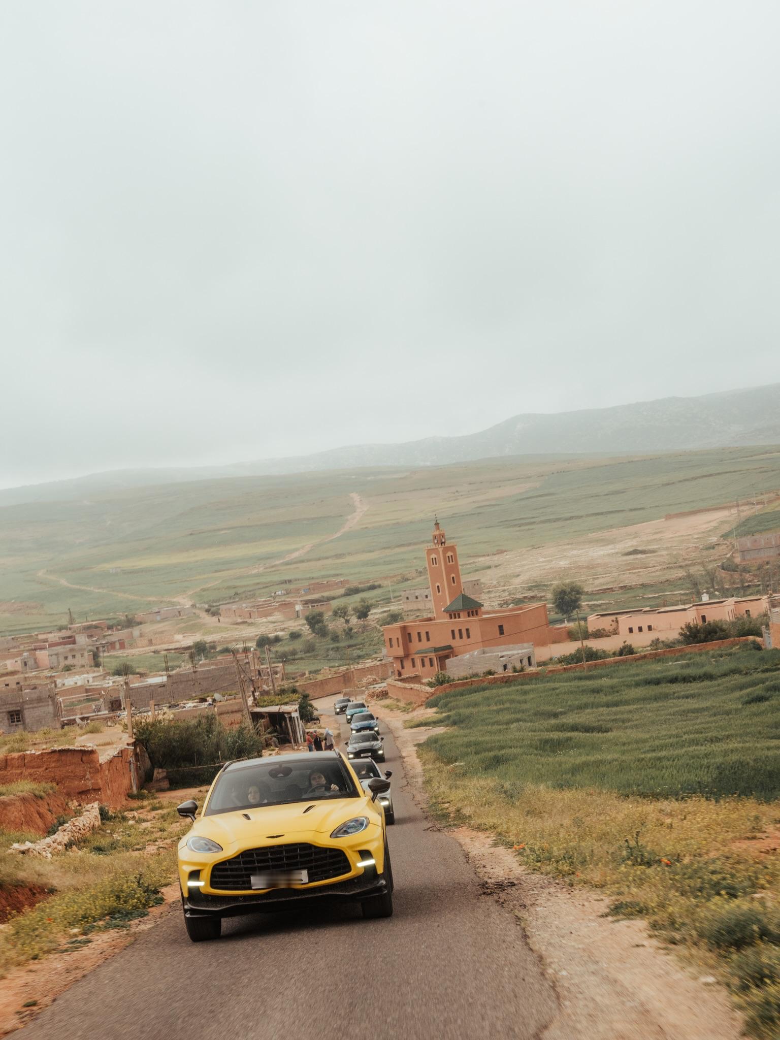 完全“西装暴徒”阿斯顿马丁，由内而外，浸享奢美，拓宽感官边界，唤醒无尽遐想 