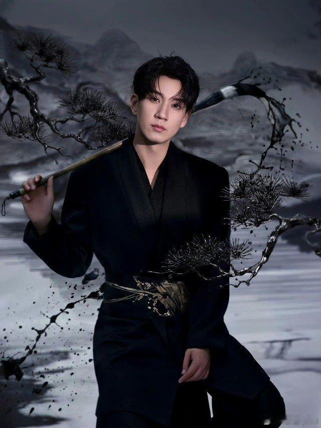 王子奇更适合中国体质的周正脸王子奇这张脸，简直是为中国风量身打造。水墨元素遇上他