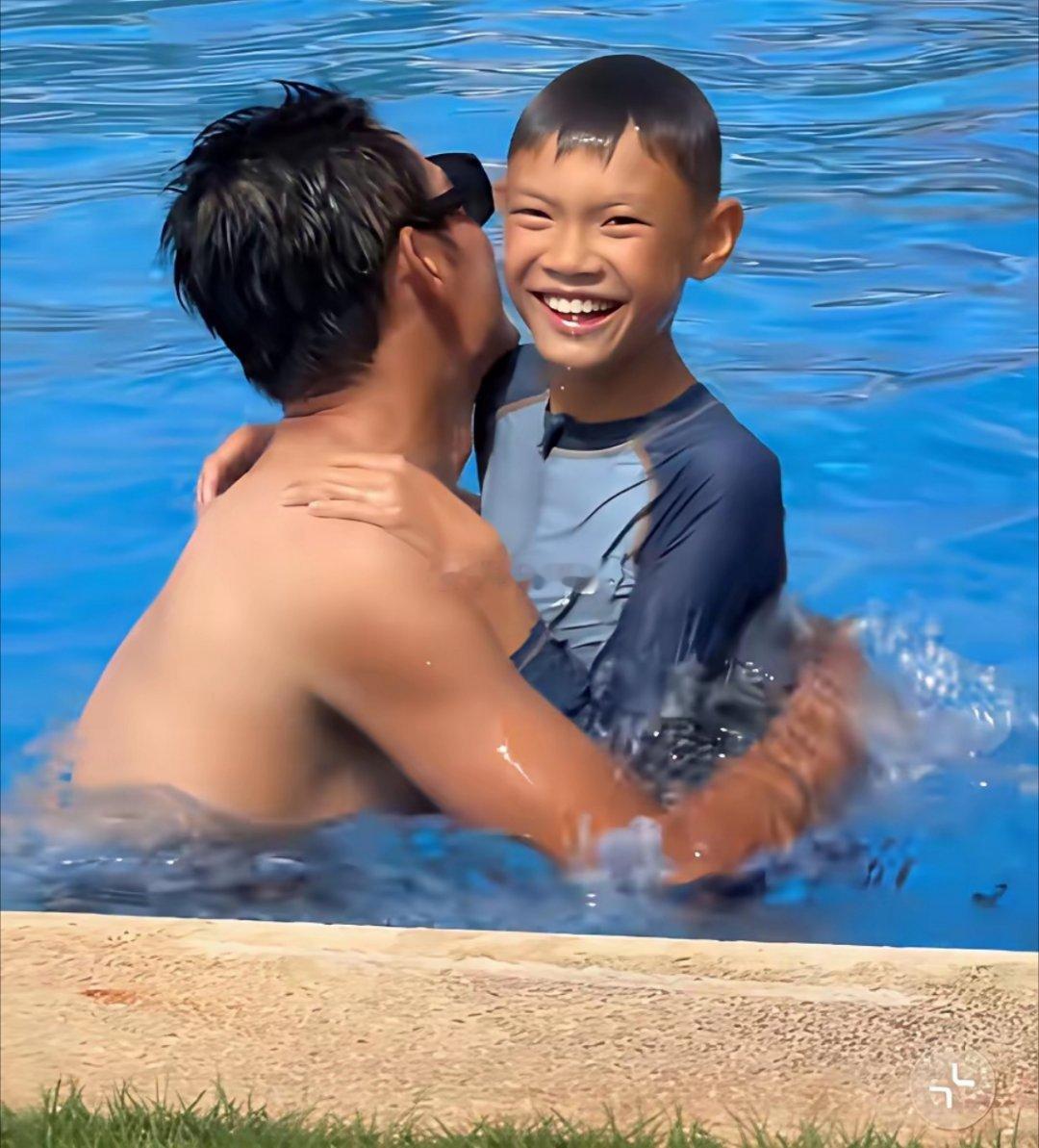 林丹这么大年纪了，还是这么帅气有魅力，谢杏芳吃的真好啊，有这么一位顾家的好老公好
