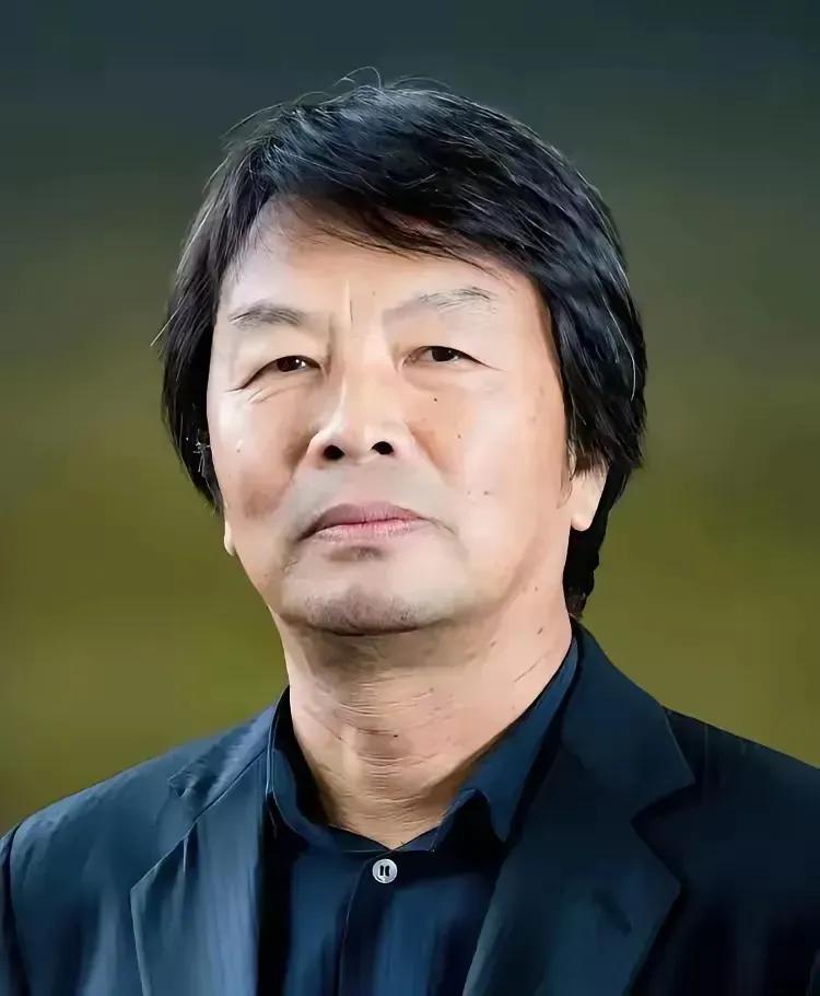 刘震云说：“提拔的，都是溜须拍马的；表扬的，都是指鹿为马的；重用的，都是害群之马