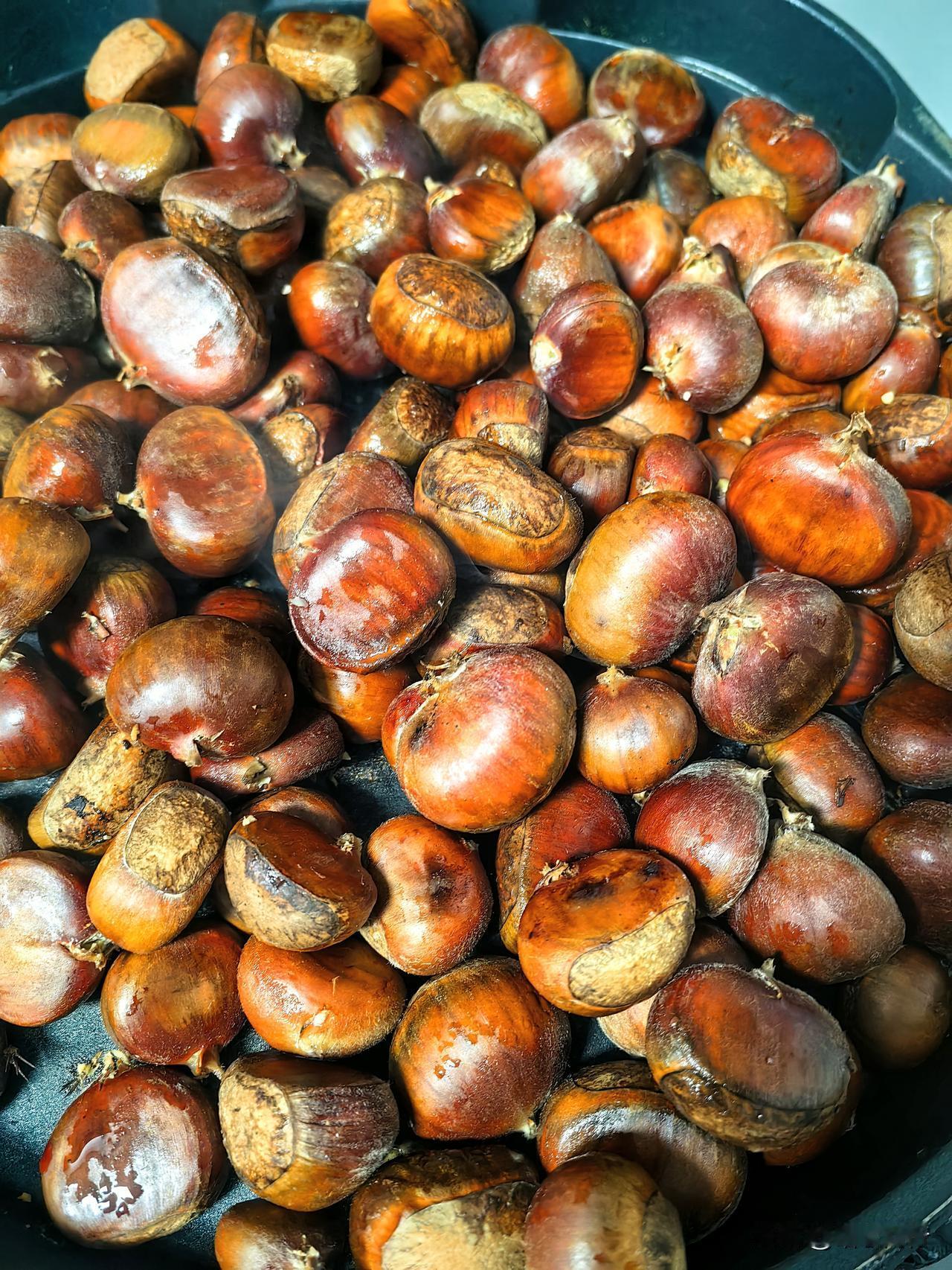 今晚没有吃主食，吃了三根香蕉，一把栗子。
不过，据安排，明天晚上是全家集体烤肉自