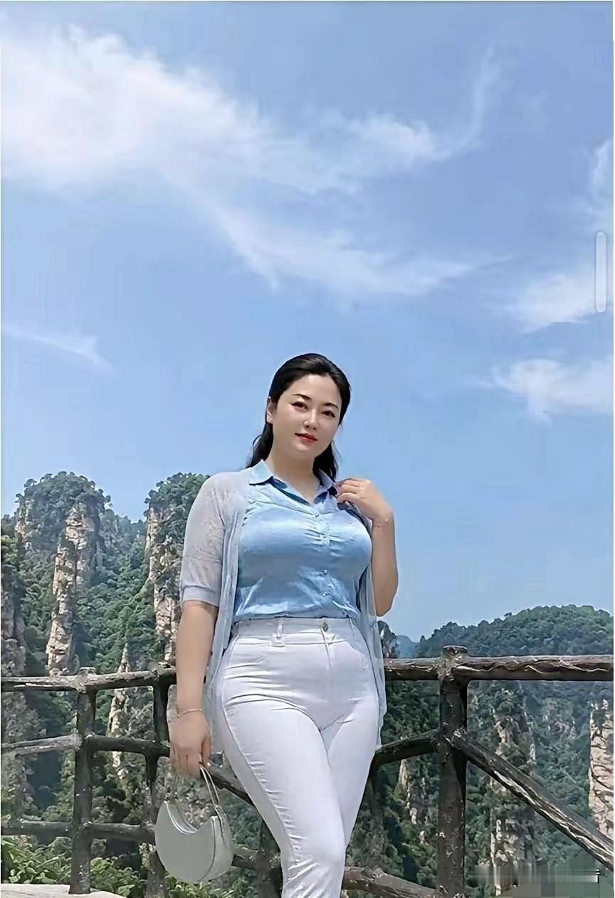 这大姐说，男人娶老婆，就要娶像她这样丰满的女人，这样的女人，是能旺夫、也能旺家的
