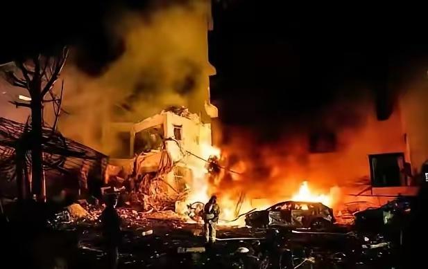 台湾想找大陆，快断气了
 
这话听着糙，但道理一点不假。现在的台湾经济，那就是吊