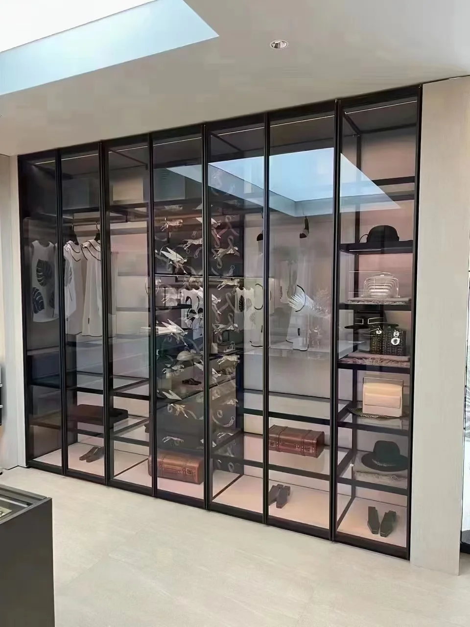 1500一方包物流包安装拿下这组玻璃柜