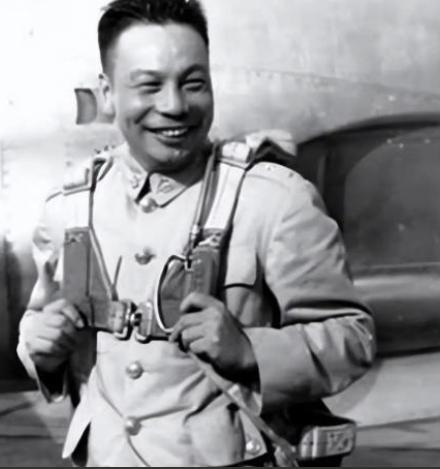 蒋经国在莫斯科留学，和冯玉祥女儿冯弗能谈恋爱，并发生关系，冯弗能是他的初恋，但他