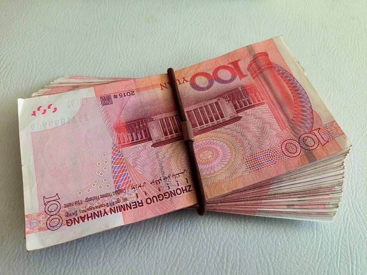 到账那刻，屏幕亮了一下：3万7，丧葬抚恤金。
姐姐要平分，却被挡了回去——这些年